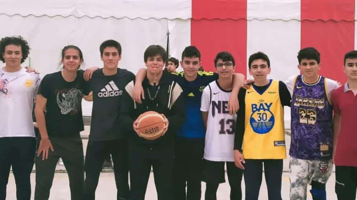 Sınıflar Arası Basketbol Turnuvası, öğle aralarında çekişmeli ve heyecanlı bir şekilde devam ediyor. 